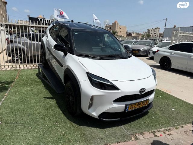 טויוטה יאריס קרוס