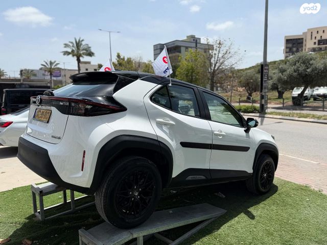 טויוטה יאריס קרוס