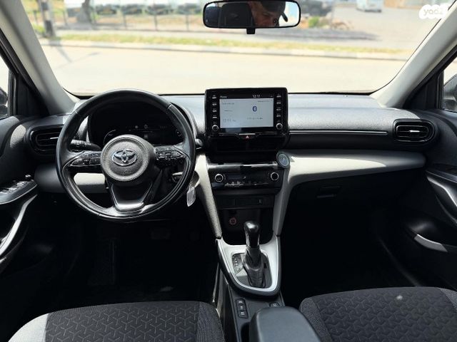 טויוטה יאריס קרוס