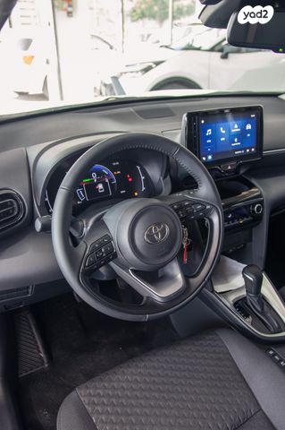 טויוטה יאריס קרוס