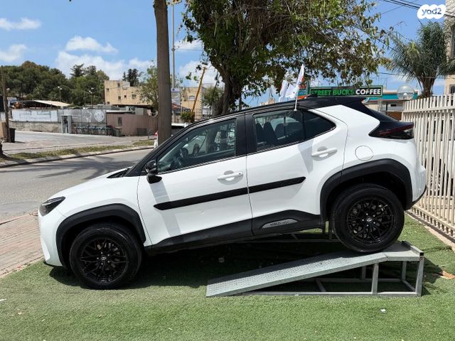 טויוטה יאריס קרוס