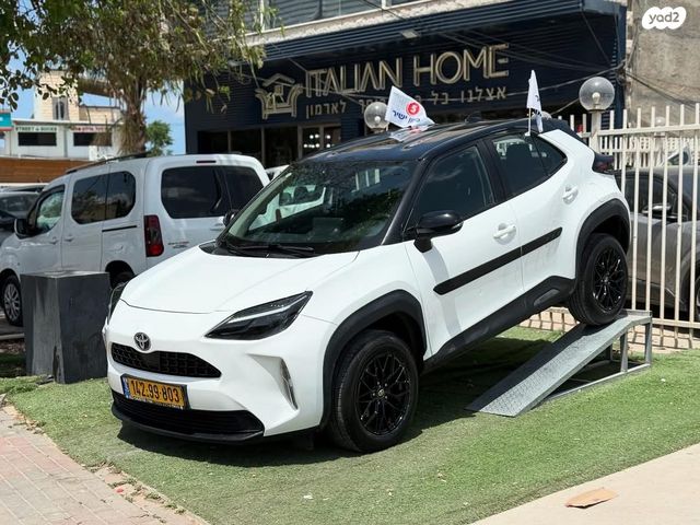 מודעת רכב טויוטה יאריס קרוס