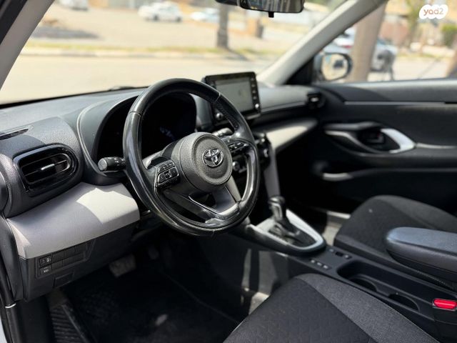 טויוטה יאריס קרוס