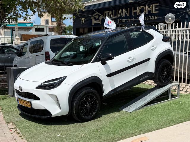 טויוטה יאריס קרוס