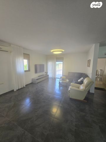 גג/ פנטהאוז, נעמי שמר 18, הכרם ב, עכו