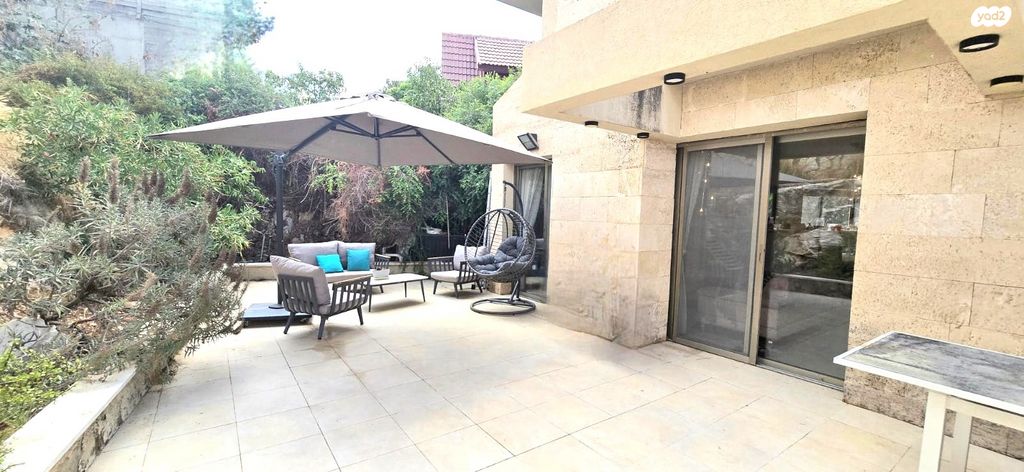 דו משפחתי, שערי תקווה