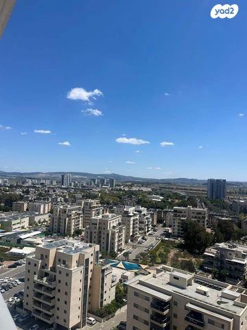 דירה, עפרה חזה, משכנות האומנים, קרית מוצקין