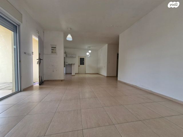 דירת גן, אלפי מנשה