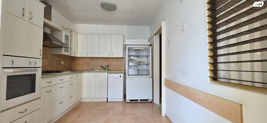 דירה, דבורה הנביאה, הדר, רמת השרון