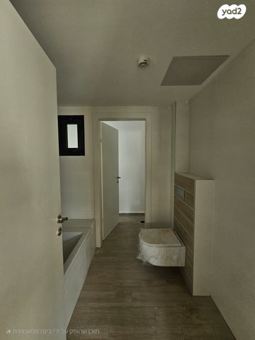 דירה, צבי הירש קלישר, מחנה יהודה, פתח תקווה