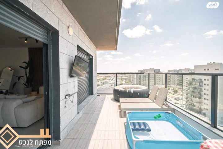 גג/ פנטהאוז, אריק איינשטיין, נווה שרון / שער העיר, נתיבות