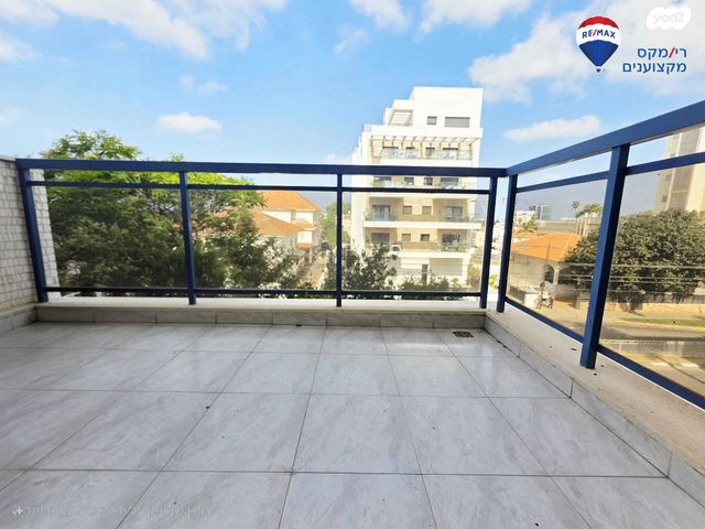 דירה, אסירי ציון, חדרה