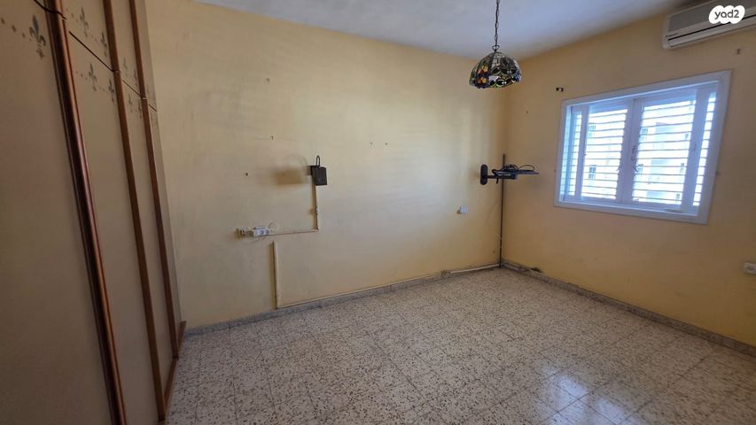 דירה, דבורה הנביאה, הדר, רמת השרון