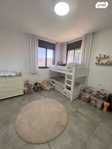 דו משפחתי, דרך אורי בר און 1, שקד, שקד