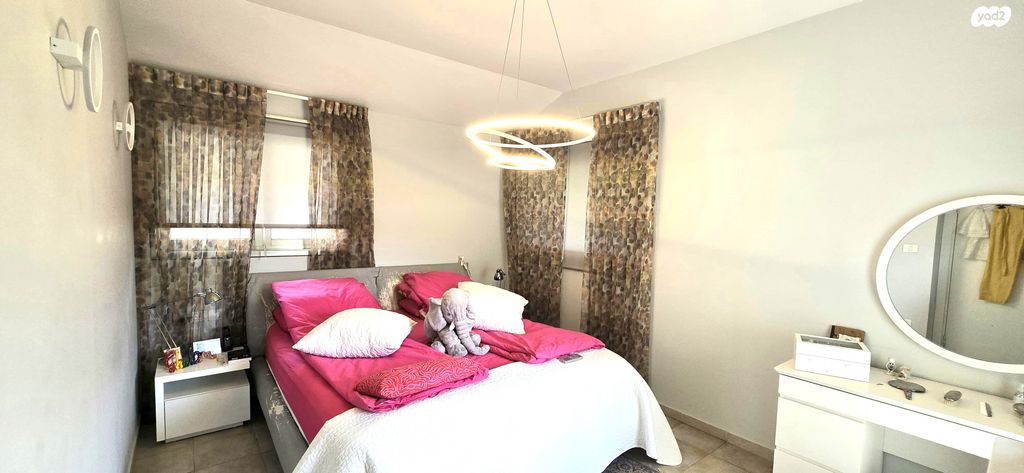 דו משפחתי, שערי תקווה