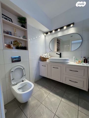 גג/ פנטהאוז, שדרות מנחם בגין, גבעת אולגה, חדרה