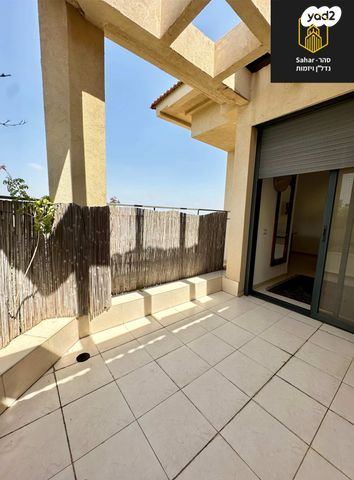 דו משפחתי, אלפי מנשה