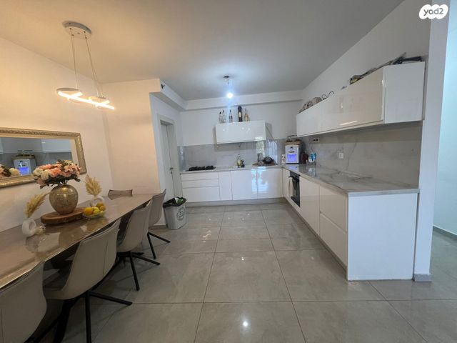 דירה, אריה אחישר, אשקלון