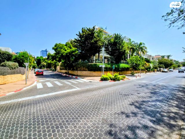 דירה, הזית 2, 2004, רעננה