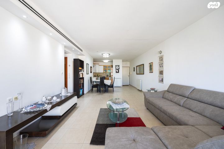 דירה, אברהם פררה, הולילנד, ירושלים