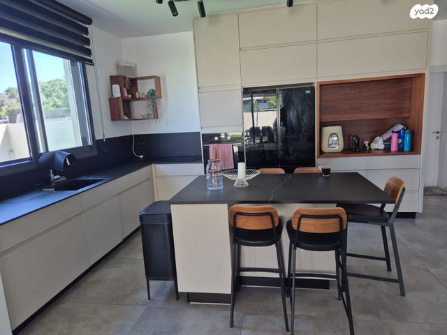 דו משפחתי, דרך אורי בר און 1, שקד, שקד