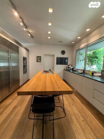 דו משפחתי, רמת השרון