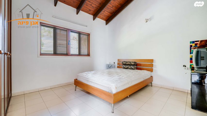 דו משפחתי, נחמן סירקין, סלע, רחובות