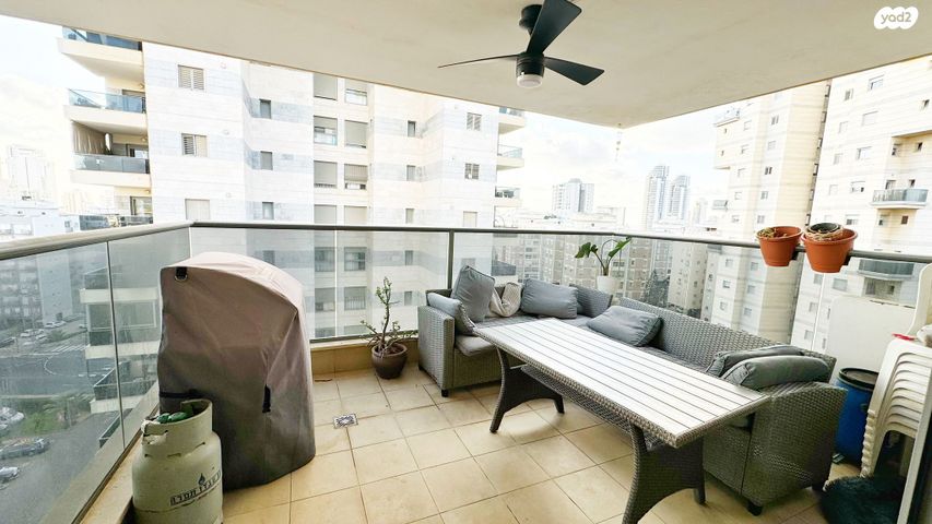 דירה, מגורי חיים כהן, נאות שקד, נתניה