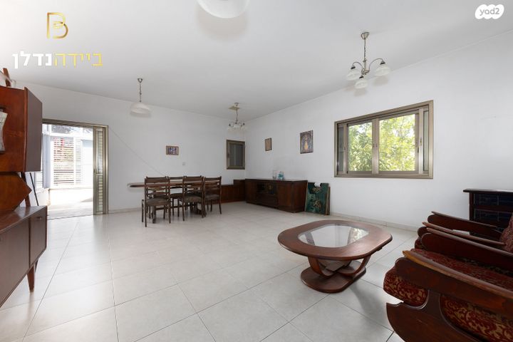 דו משפחתי, רחובות