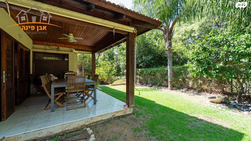 דו משפחתי, נחמן סירקין, סלע, רחובות