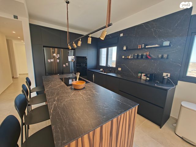 גג/ פנטהאוז, שדרות