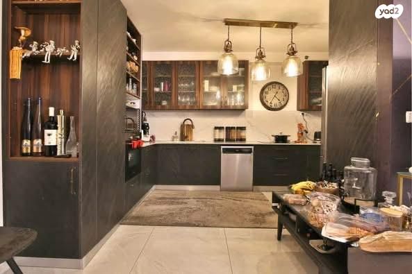 דירה, ש"י עגנון, משכנות האומנים, קרית מוצקין