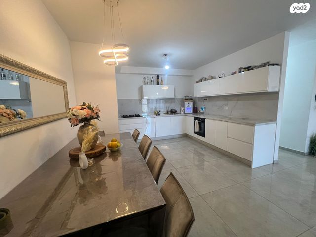 דירה, אריה אחישר, אשקלון