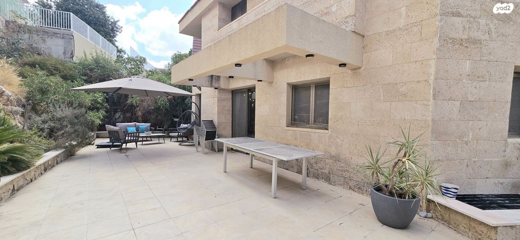 דו משפחתי, שערי תקווה