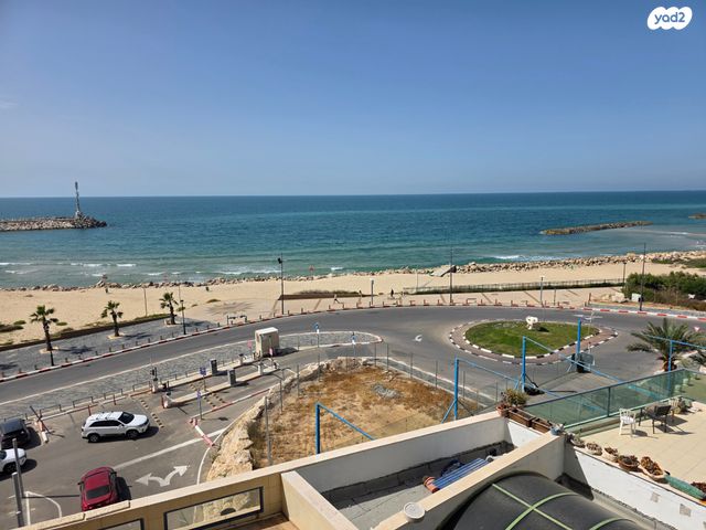 מרינה, פארק לאומי וחופים