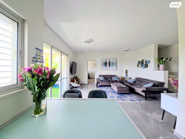 דירה, הזית 2, 2004, רעננה