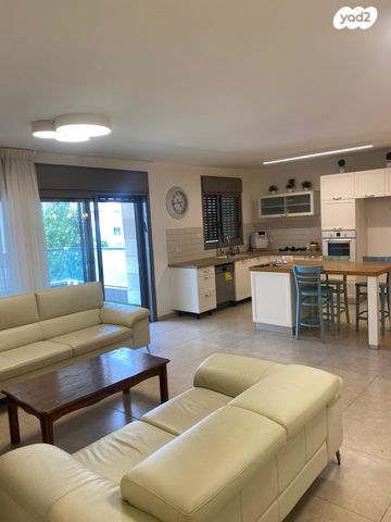 שושנה דמארי 