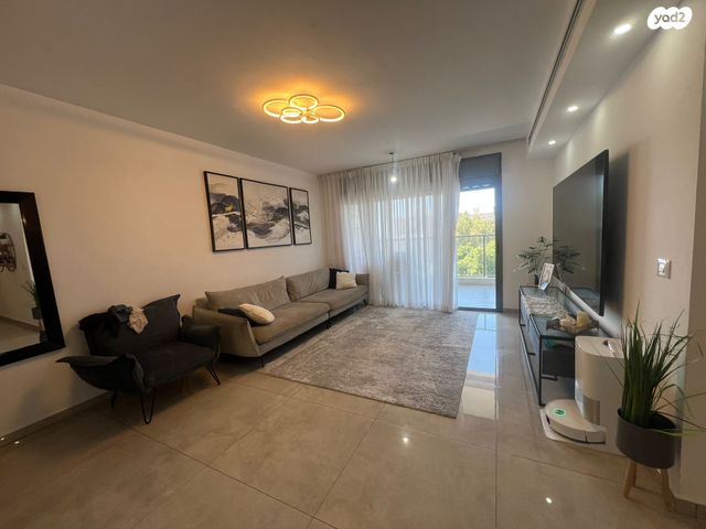 דירה, אריה אחישר, אשקלון