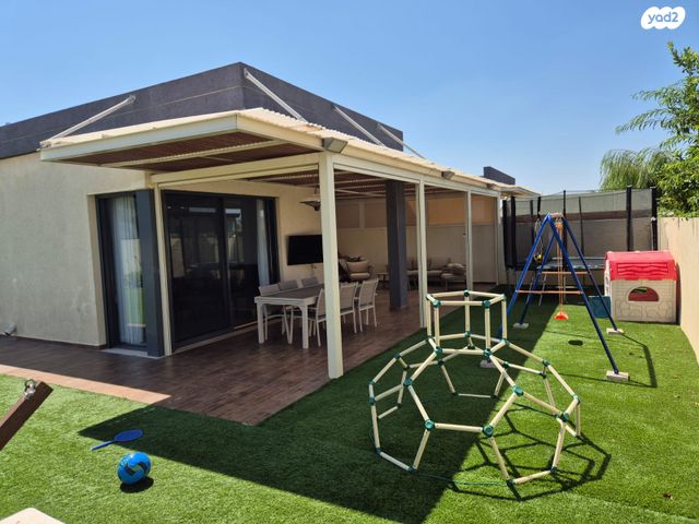 דו משפחתי, דרך אורי בר און 1, שקד, שקד