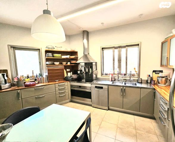 דו משפחתי, שערי תקווה