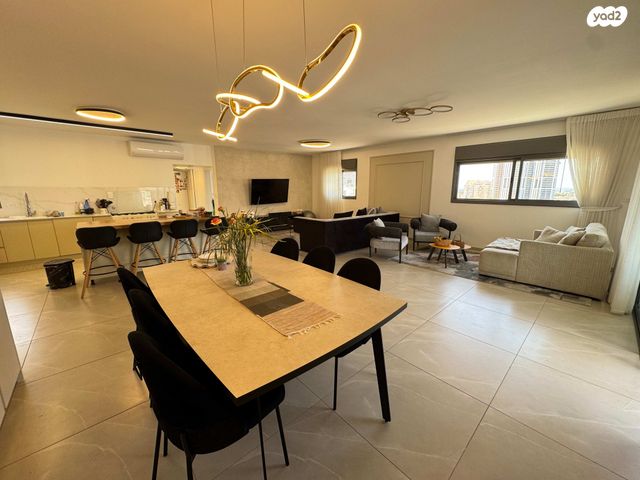 גג/ פנטהאוז, שדרות מנחם בגין, גבעת אולגה, חדרה