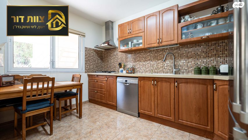 דו משפחתי, אדיר, שגיא, אלפי מנשה