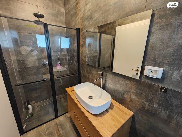 גג/ פנטהאוז, שדרות