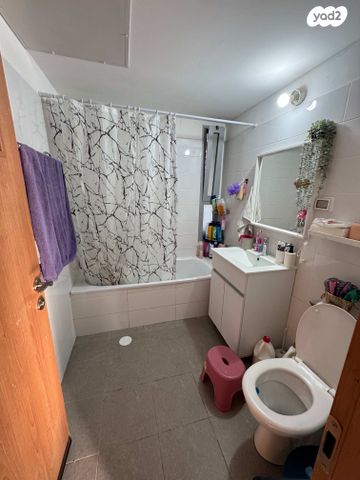 דירה, שמעון פרס, המחנה הצבאי, קרית מלאכי