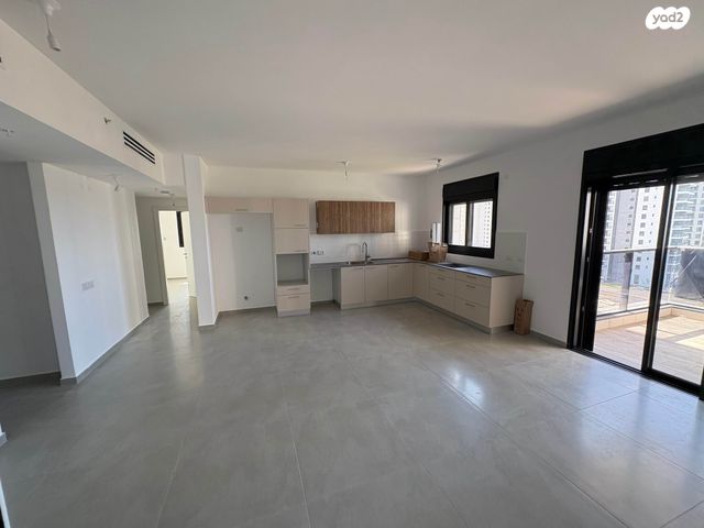 דירה, נוף הטיילת, נתניה