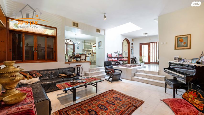 דו משפחתי, נחמן סירקין, סלע, רחובות