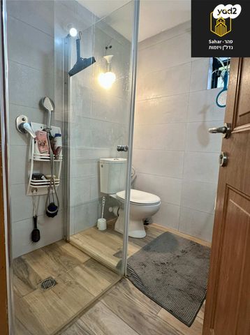 דו משפחתי, אלפי מנשה