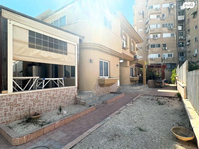 בית פרטי/ קוטג', אתרוג, לוד הצעירה, לוד