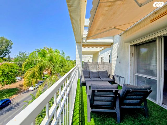 דירה, הזית 2, 2004, רעננה