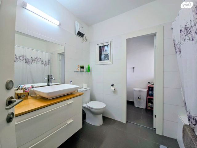 דירה, הזית 2, 2004, רעננה